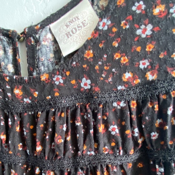 Knox Rose Bohemian Floral Sleeveless Top - Picture 3 of 4